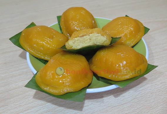 Kue Tok Kuning dengan Perwarna Alami dari Waluh Red Lampion