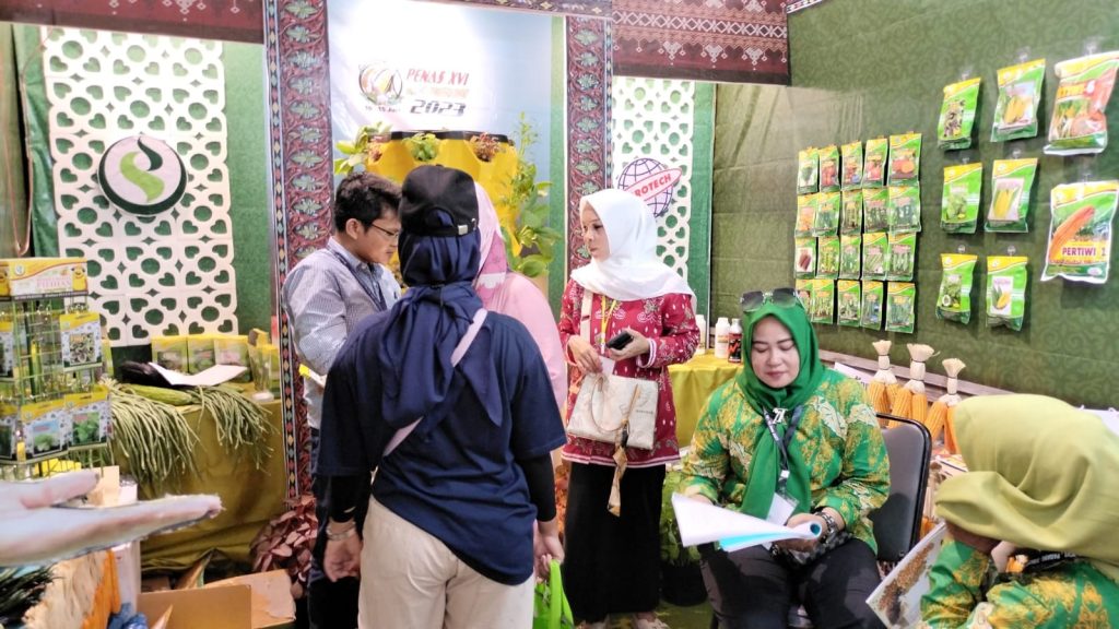 Stand Benih Pertiwi dalam PENAS XVI Padang