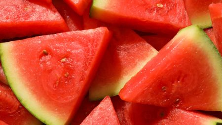 Semangka, Buah Segar Pilihan untuk Berbuka Puasa